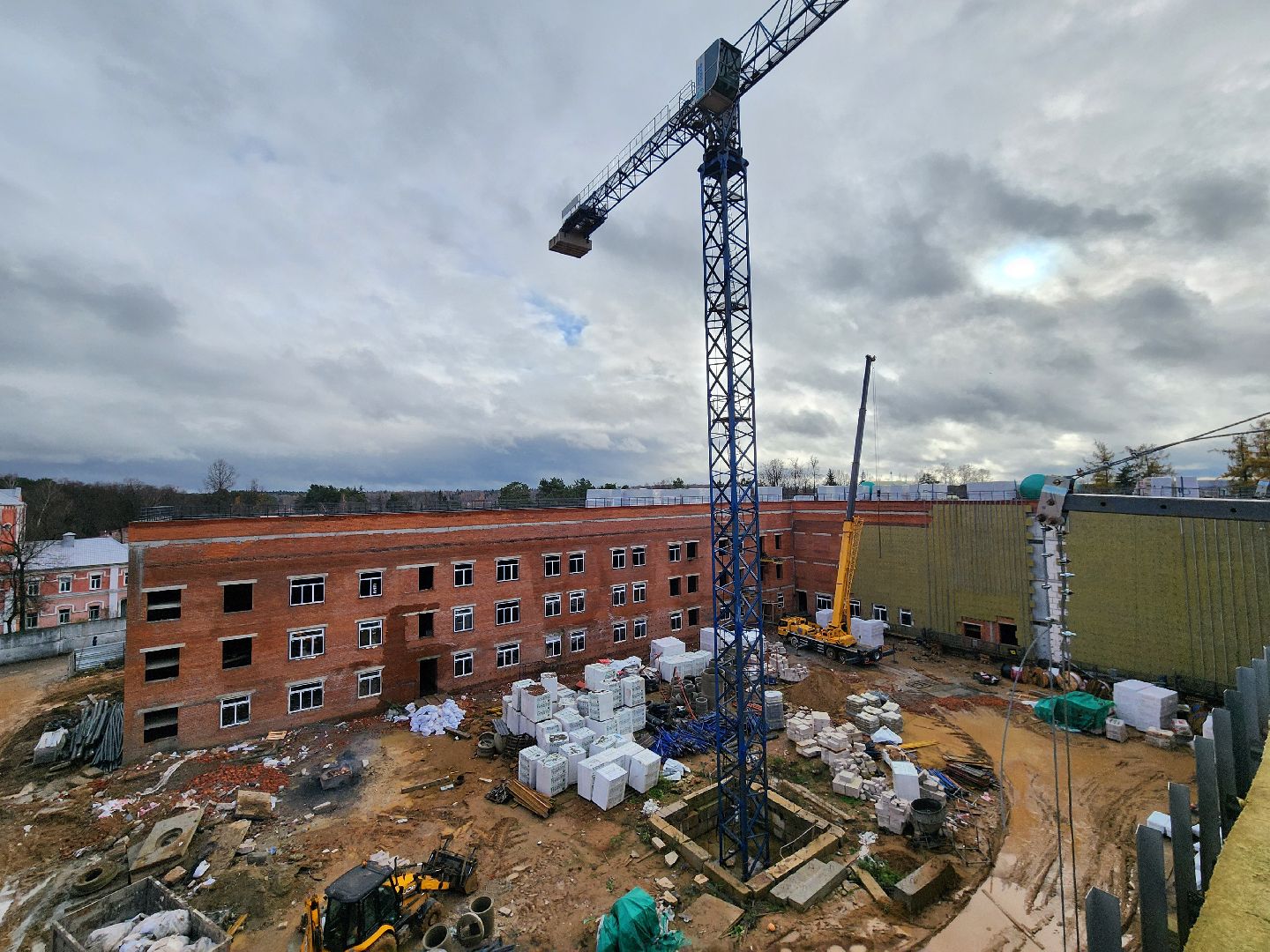чехов, поселок мещерское, психиатрическая больница, новый лечебный корпус, строительство, реконструкция, фасадные работы, утепление фасада, гидроизоляция, вентилируемый фасад, внутренняя отделка помещений, остекление, возведение перегородок, инженерные сети, нацпроект здравоохранение, госпрограмма московской области,