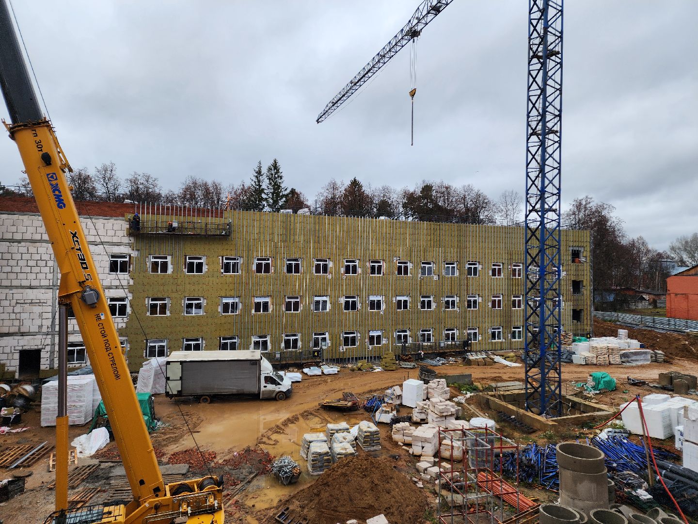 чехов, поселок мещерское, психиатрическая больница, новый лечебный корпус, строительство, реконструкция, фасадные работы, утепление фасада, гидроизоляция, вентилируемый фасад, внутренняя отделка помещений, остекление, возведение перегородок, инженерные сети, нацпроект здравоохранение, госпрограмма московской области,