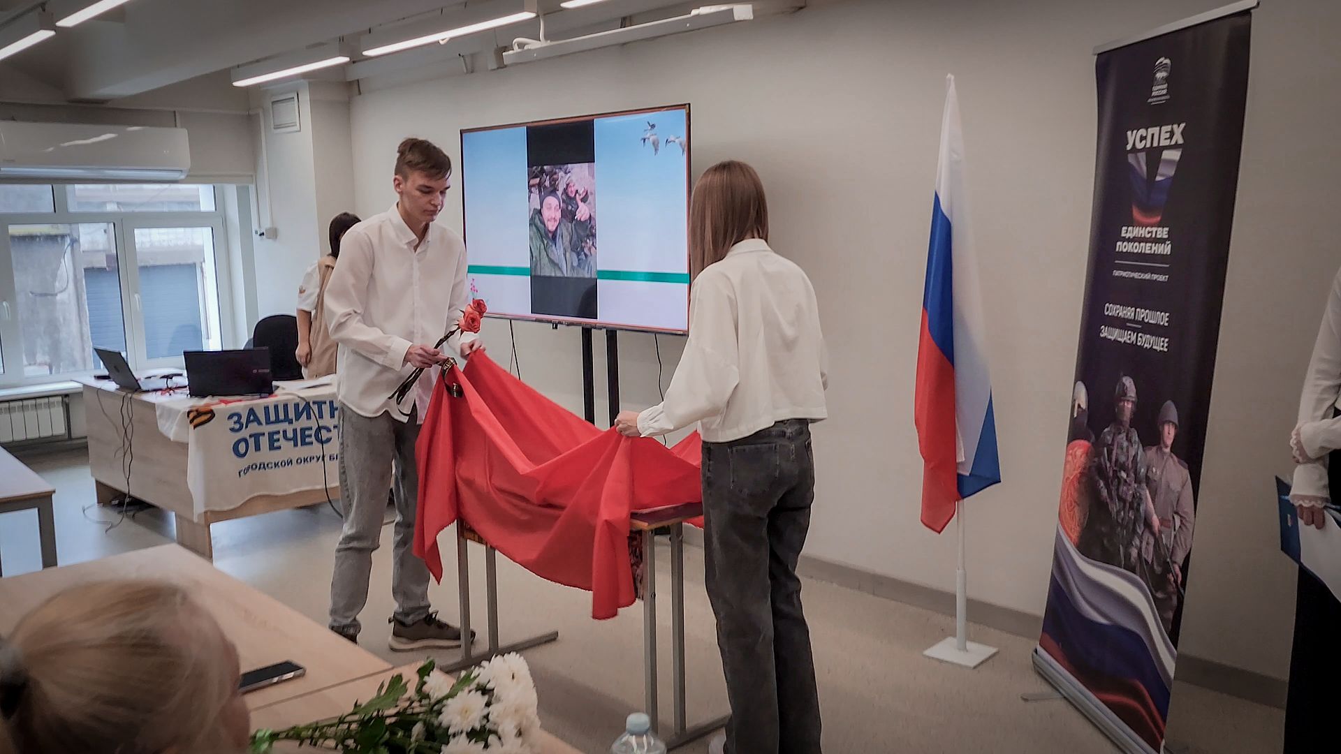 бронницы, парта героя сво, открытие парты героя в бронницах , парта героя в автомобильно-дорожном колледже ,