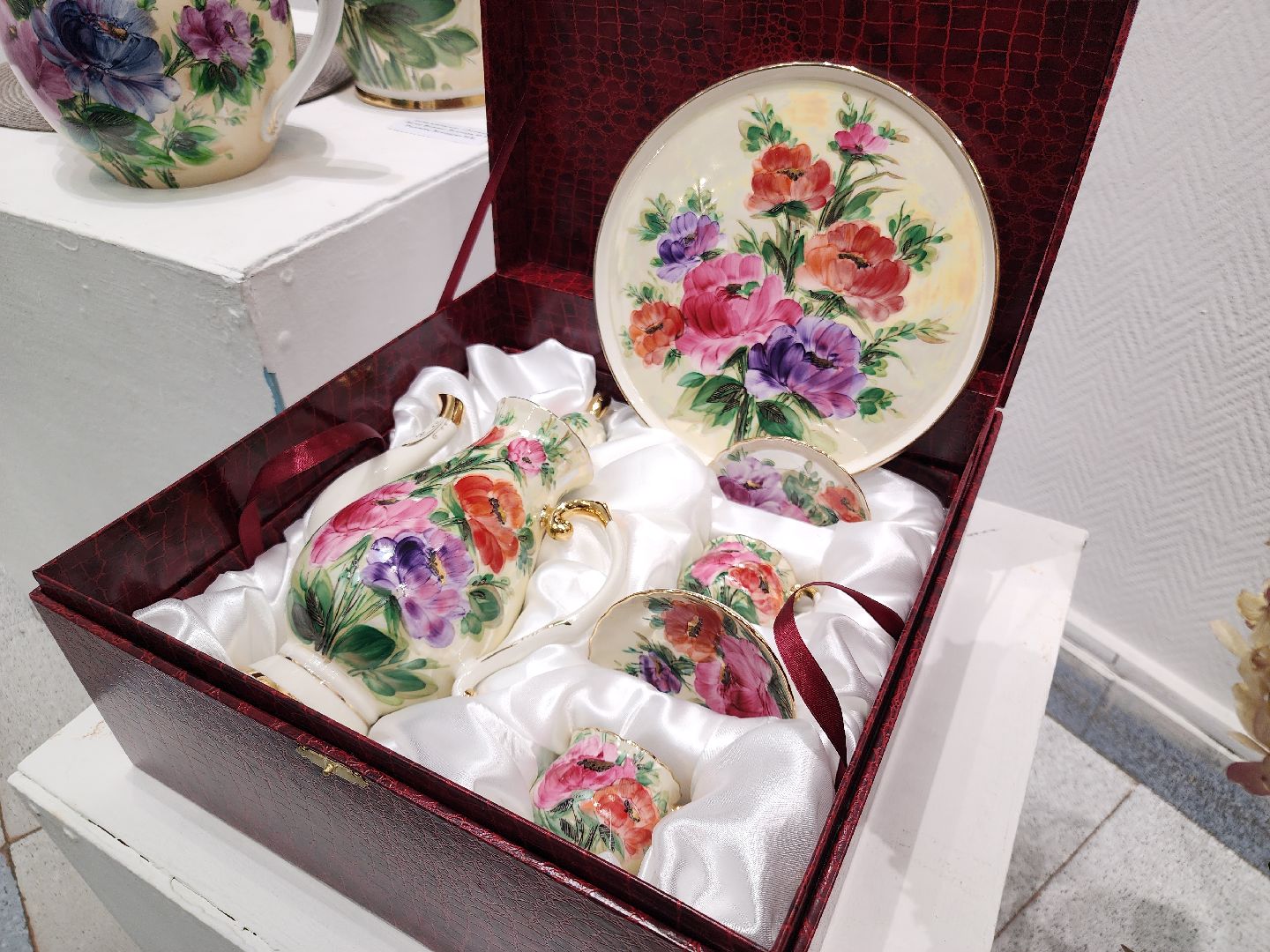 выставка фарфора, дулевский фарфор, орехово-зуевский округ,выставочный зал,