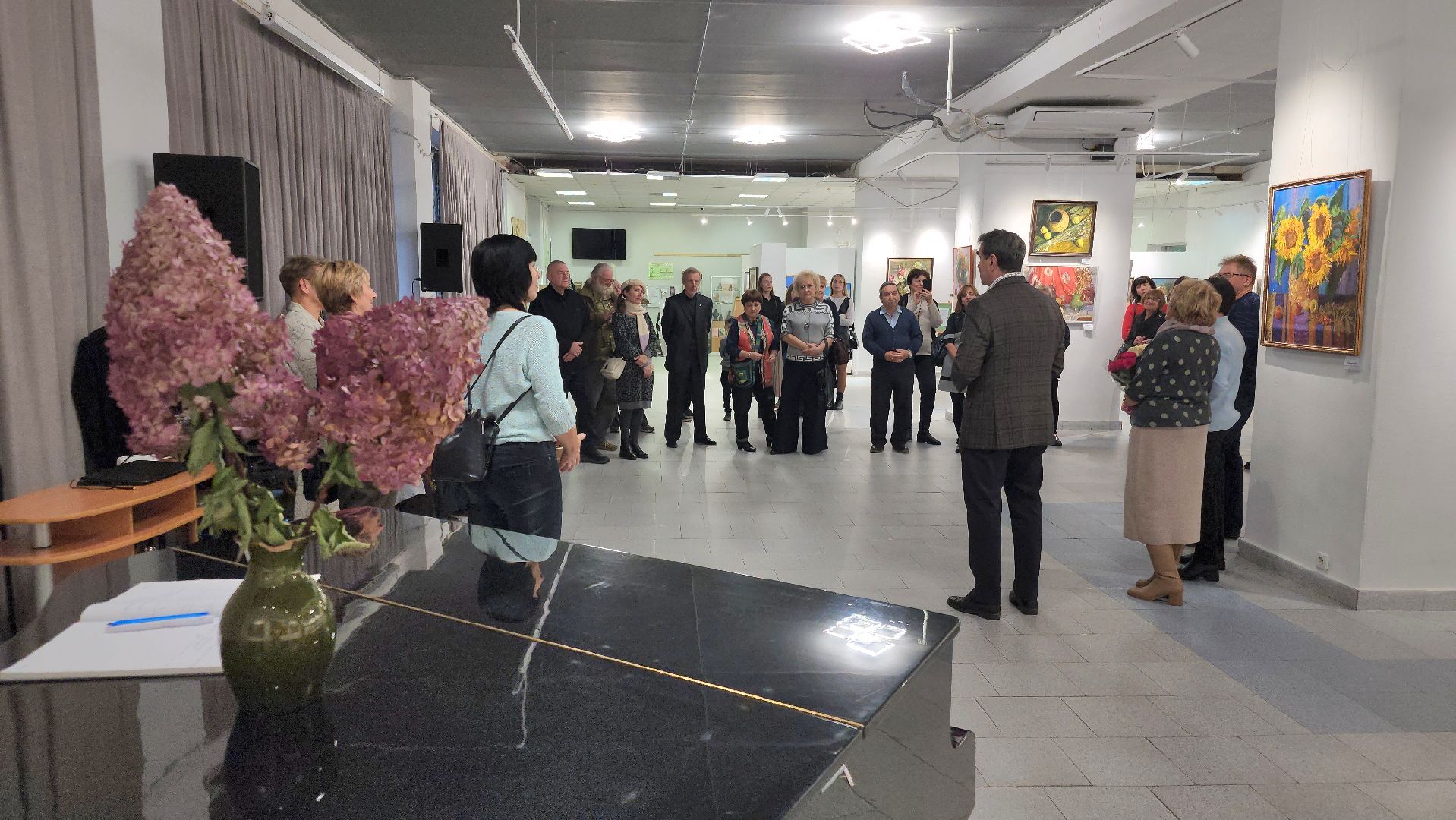 выставка фарфора, дулевский фарфор, орехово-зуевский округ,выставочный зал,