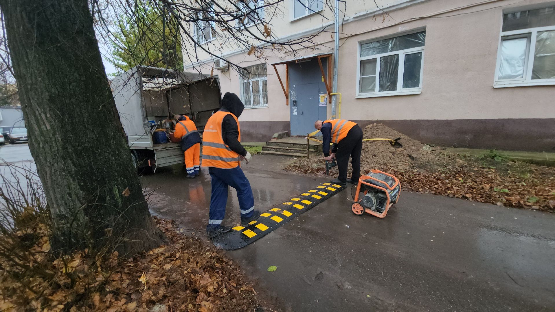 серпухов, улица луначарского, комбинат благоустройства, лежачие полицейские,