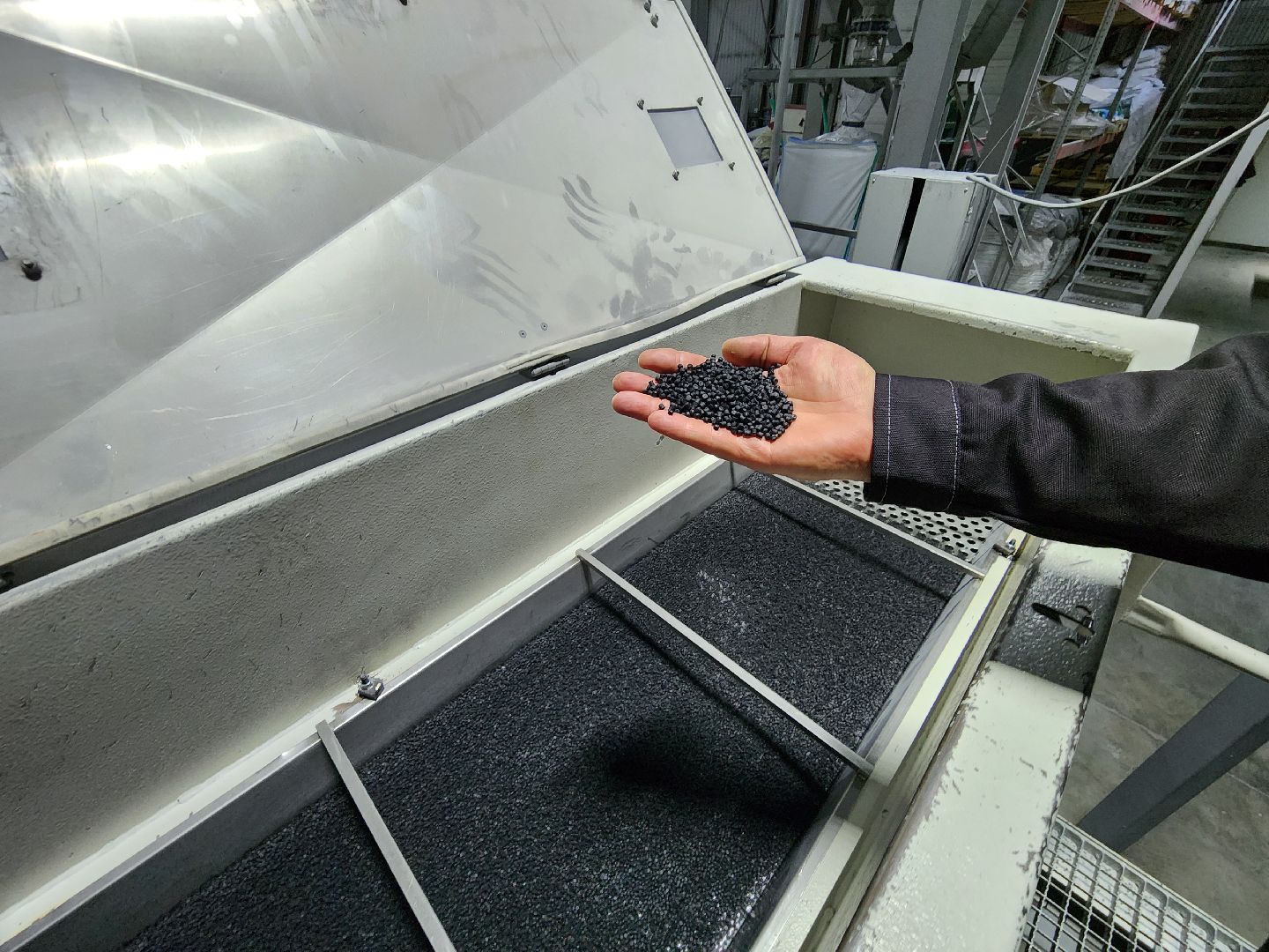 чехов, село новоселки, компания полимер компаунд, производство полимерных смесей, уплотнители, шланги, кабели, расширение производства, новые рабочие места, учебный центр, новые виды продукции, меры поддержки, земельный участок, земля без торгов,  постановление губернатора подмосковья,  заместитель главы округа наталья маминова, управление промышленности инвестиций и предпринимательства, екатерина зыкова, генеральный директор алексей чижмаков, субсидии,