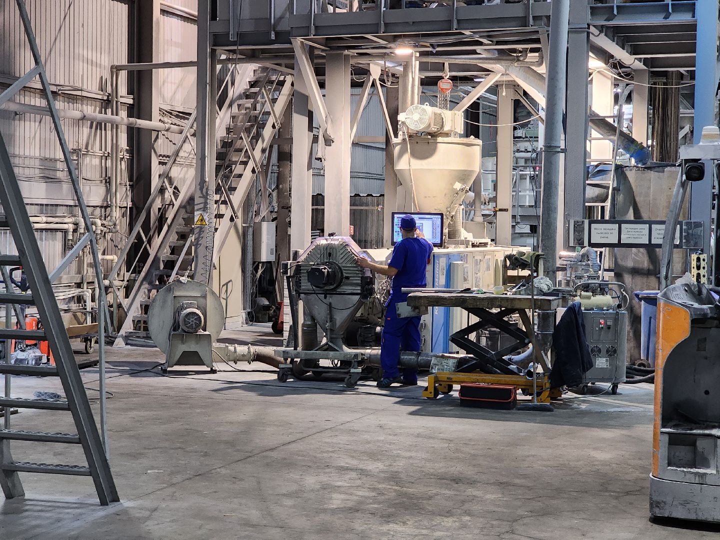 чехов, село новоселки, компания полимер компаунд, производство полимерных смесей, уплотнители, шланги, кабели, расширение производства, новые рабочие места, учебный центр, новые виды продукции, меры поддержки, земельный участок, земля без торгов,  постановление губернатора подмосковья,  заместитель главы округа наталья маминова, управление промышленности инвестиций и предпринимательства, екатерина зыкова, генеральный директор алексей чижмаков, субсидии,