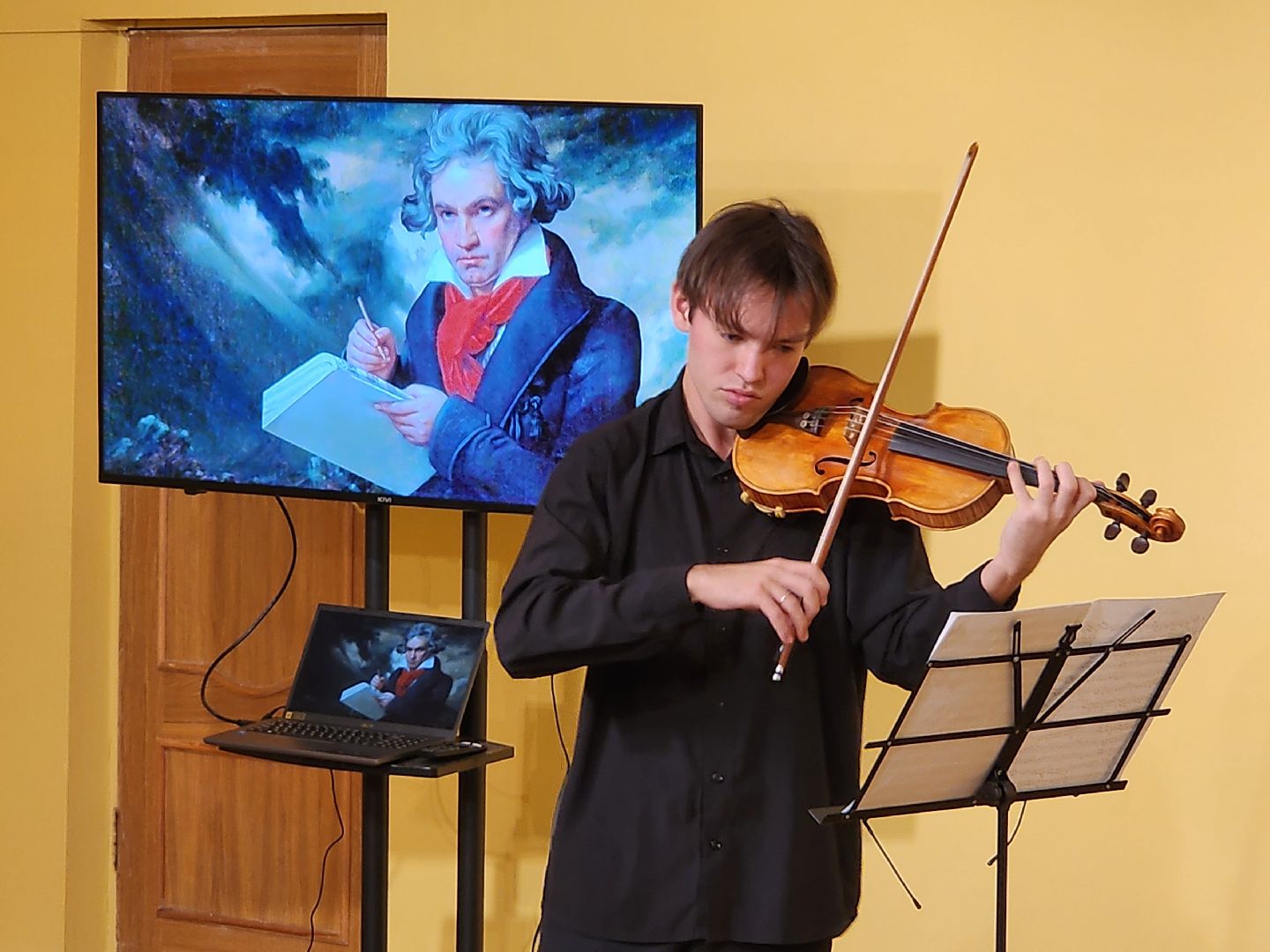 чехов, село мелихово, музей-заповедник мелихово, акция ночь в музее, музыка, концерт, живопись, скульптура, мастер-классы, экскурсии,всероссийская акция, лекции, рисунки чехова, чехов и музыка,скрипач георгий ибатулин,пианист егор сидоров, художник антон чубаков,скульптор елена милейко,