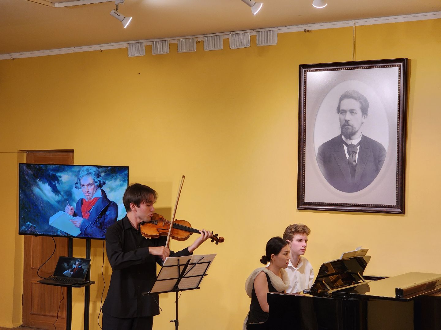 чехов, село мелихово, музей-заповедник мелихово, акция ночь в музее, музыка, концерт, живопись, скульптура, мастер-классы, экскурсии,всероссийская акция, лекции, рисунки чехова, чехов и музыка,скрипач георгий ибатулин,пианист егор сидоров, художник антон чубаков,скульптор елена милейко,