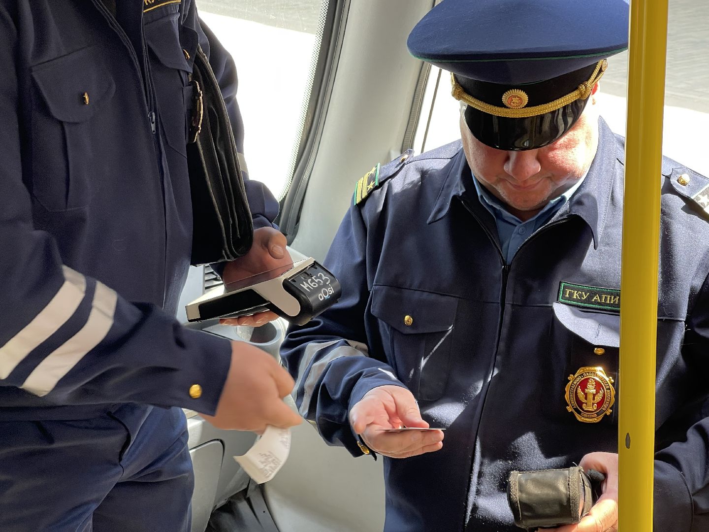 Пассажирско-транспортная инспекция, автобусы, водители, пассажиры, инспектор, рейд, проверка, штраф,