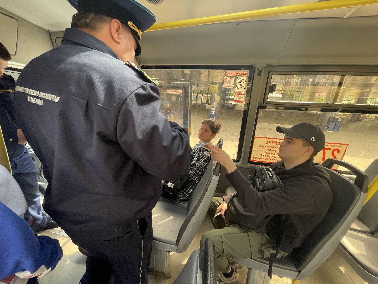 Пассажирско-транспортная инспекция, автобусы, водители, пассажиры, инспектор, рейд, проверка, штраф,