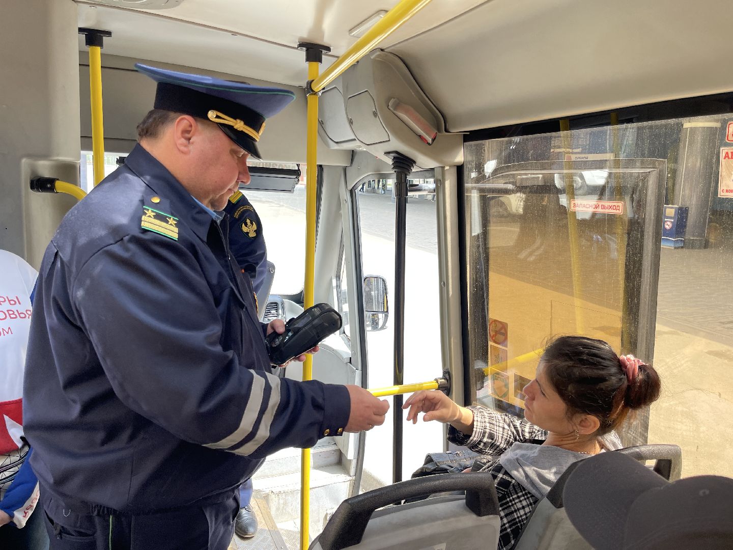 Пассажирско-транспортная инспекция, автобусы, водители, пассажиры, инспектор, рейд, проверка, штраф,