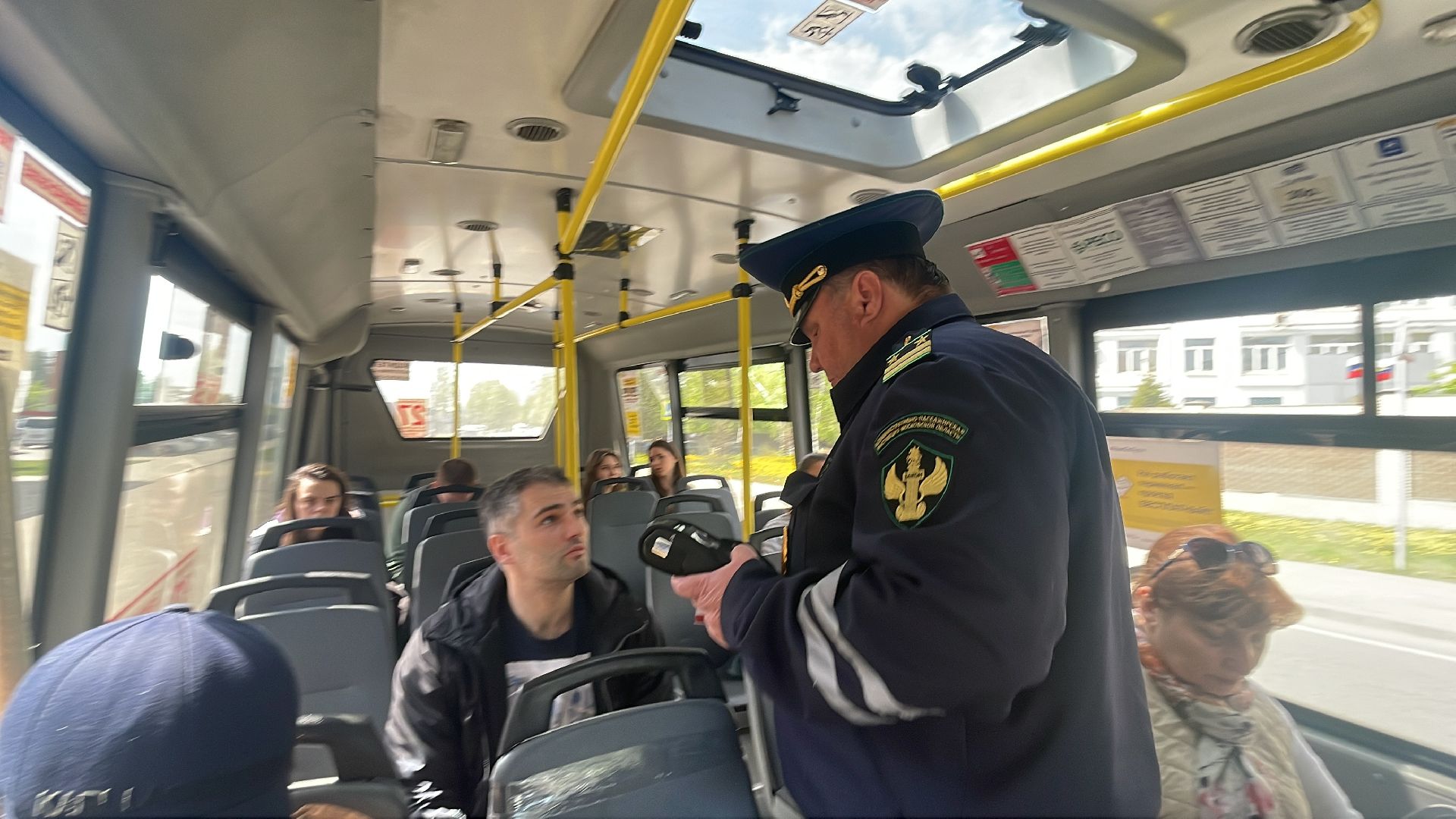 Пассажирско-транспортная инспекция, автобусы, водители, пассажиры, инспектор, рейд, проверка, штраф,