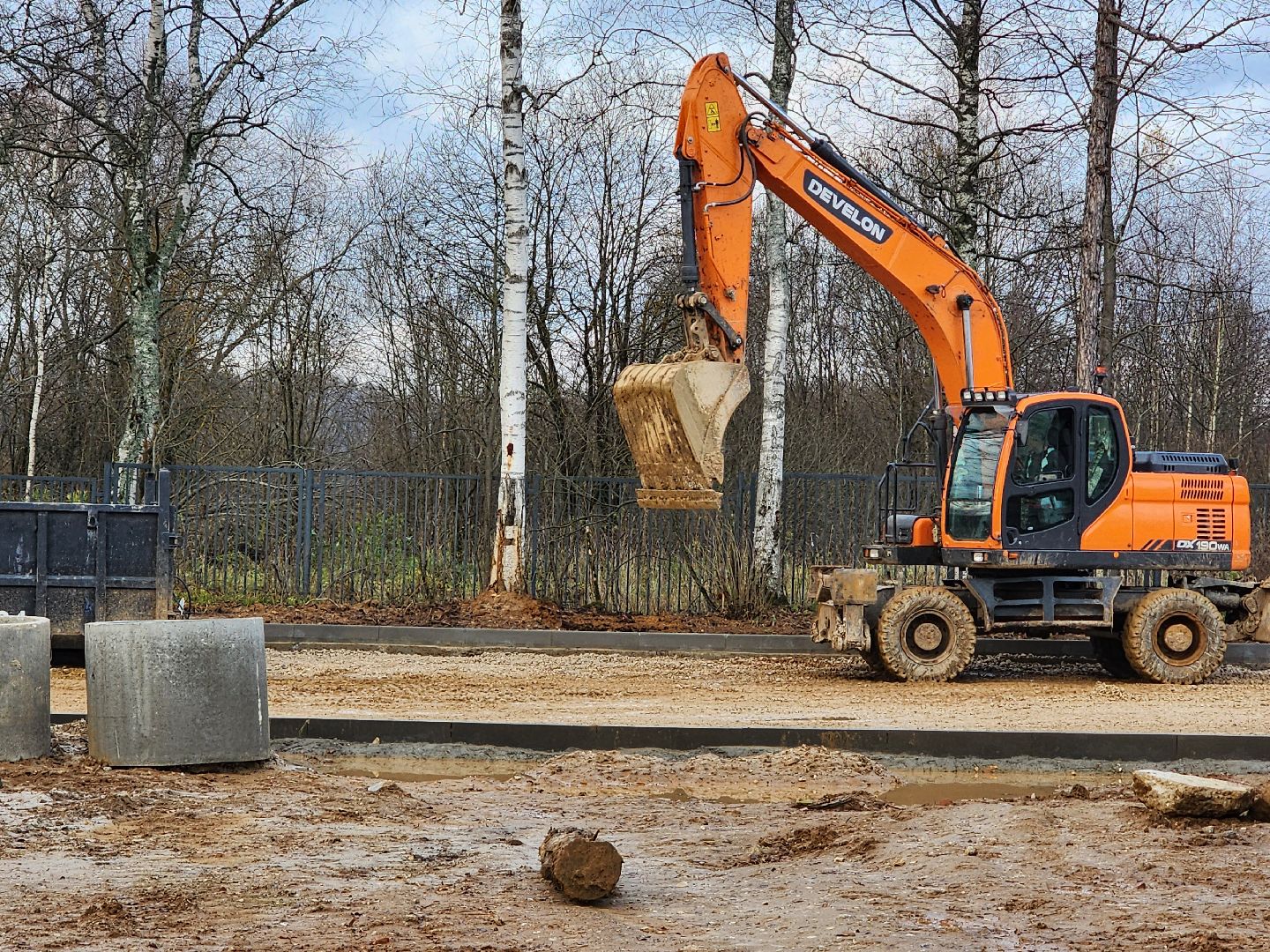 чехов,село мелихово, инженерно-технический корпус, строительство , реконструкция , обустройство автостоянки, парковка, объездная дорога, проезды и проходы, подготовка основы, асфальтирование, спецтехника,поручение губернатора подмосковья,