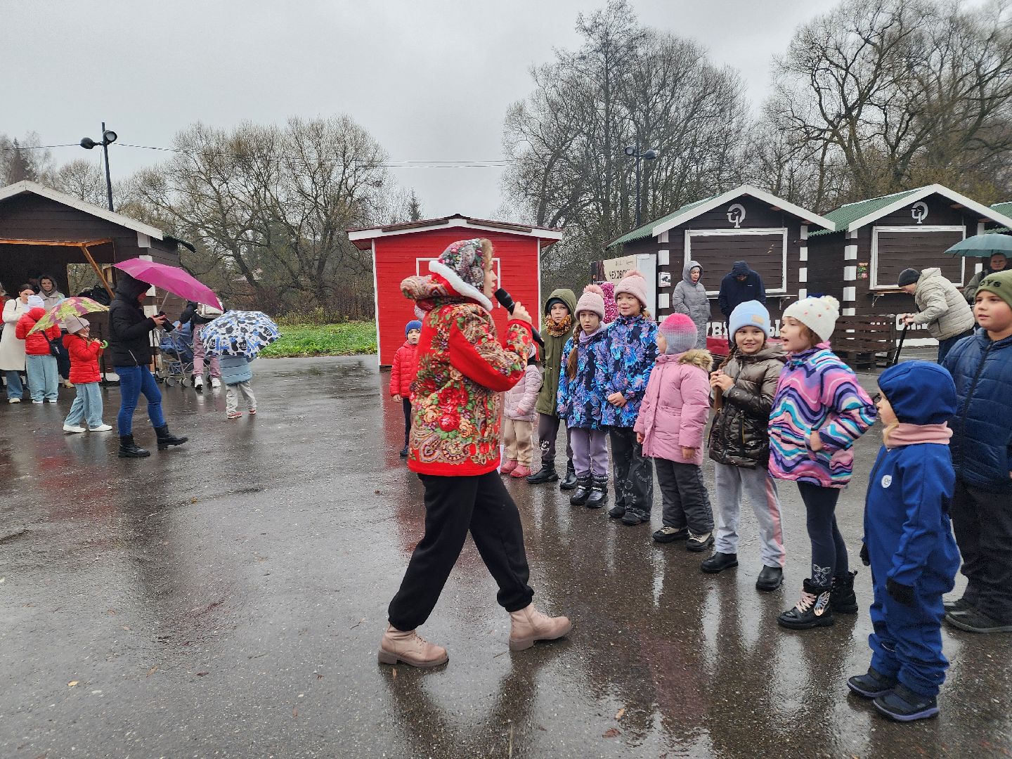 чехов, улица пушкина, городской парк, день народного  единства, праздник, программа россия родина единство, концерт, музыкальная программа,  народные гуляния и забавы, игровая программа, анимация, мастер-классы, конкурсы и викторины,ансамбль авангард, ансамбль подмосковный сувенир, песни и танцы, патриотические акции, флаги народов россии,