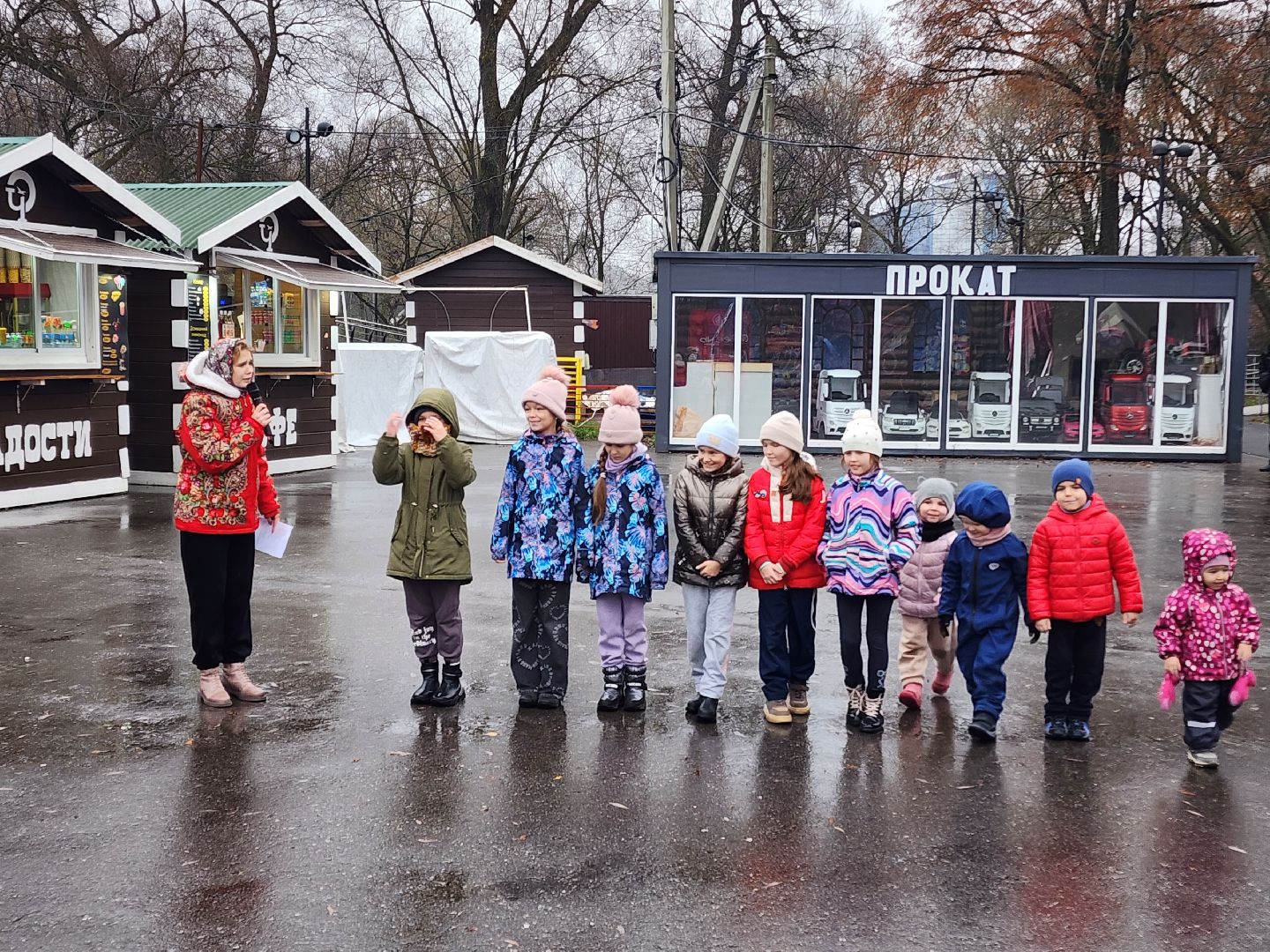 чехов, улица пушкина, городской парк, день народного  единства, праздник, программа россия родина единство, концерт, музыкальная программа,  народные гуляния и забавы, игровая программа, анимация, мастер-классы, конкурсы и викторины,ансамбль авангард, ансамбль подмосковный сувенир, песни и танцы, патриотические акции, флаги народов россии,