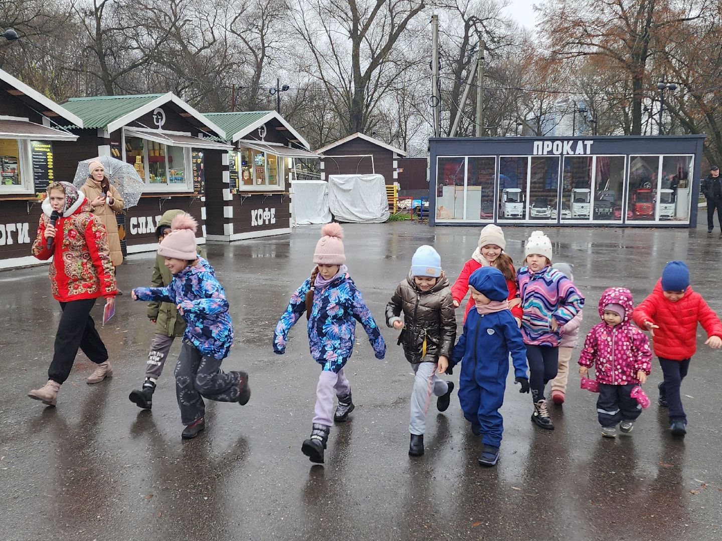 чехов, улица пушкина, городской парк, день народного  единства, праздник, программа россия родина единство, концерт, музыкальная программа,  народные гуляния и забавы, игровая программа, анимация, мастер-классы, конкурсы и викторины,ансамбль авангард, ансамбль подмосковный сувенир, песни и танцы, патриотические акции, флаги народов россии,