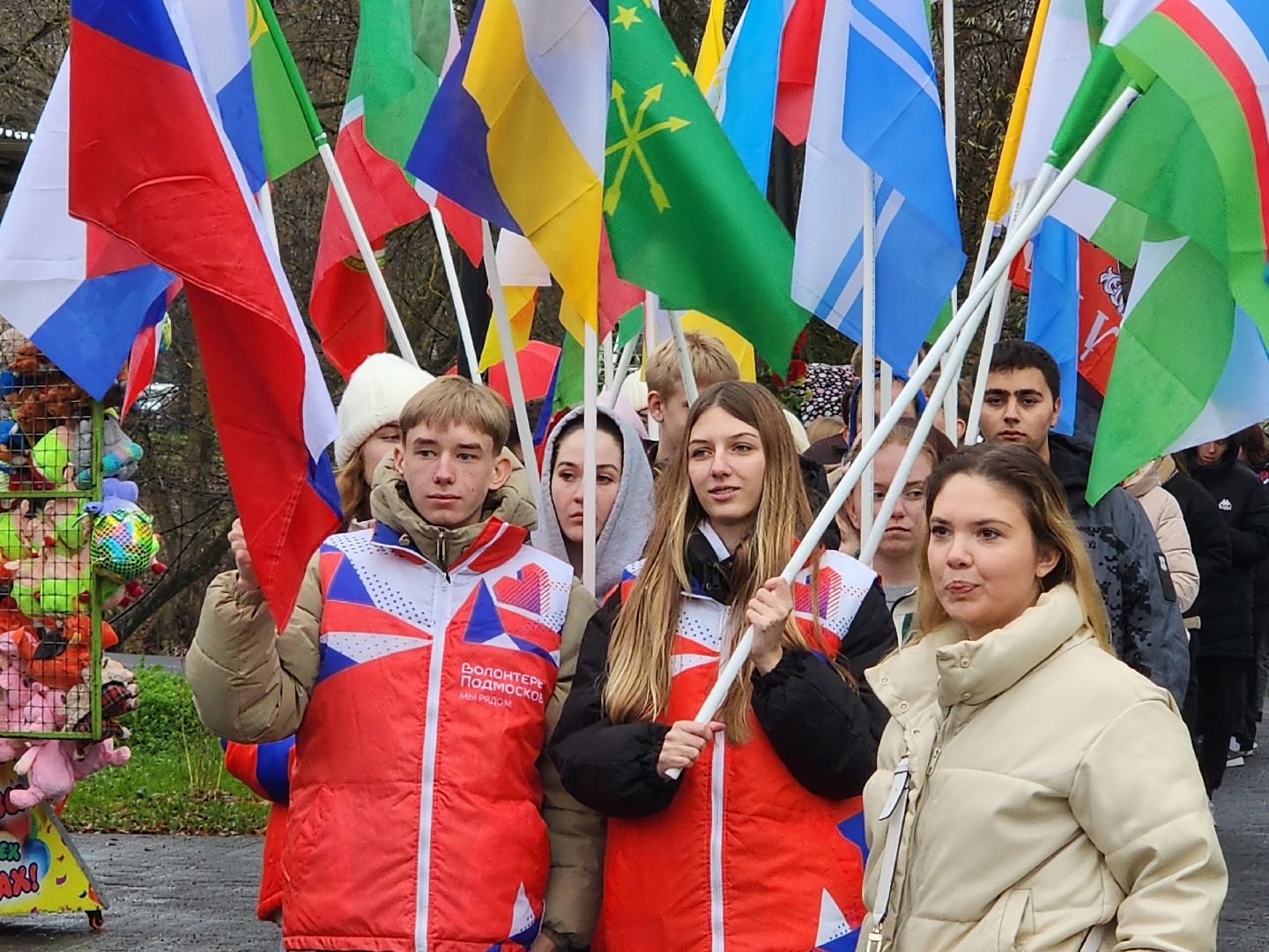 чехов, улица пушкина, городской парк, день народного  единства, праздник, программа россия родина единство, концерт, музыкальная программа,  народные гуляния и забавы, игровая программа, анимация, мастер-классы, конкурсы и викторины,ансамбль авангард, ансамбль подмосковный сувенир, песни и танцы, патриотические акции, флаги народов россии,