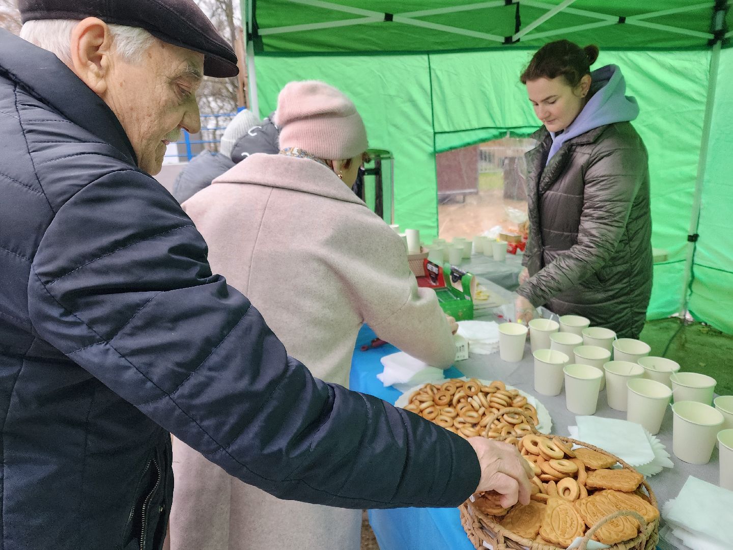 чехов, улица пушкина, городской парк, день народного  единства, праздник, программа россия родина единство, концерт, музыкальная программа,  народные гуляния и забавы, игровая программа, анимация, мастер-классы, конкурсы и викторины,ансамбль авангард, ансамбль подмосковный сувенир, песни и танцы, патриотические акции, флаги народов россии,