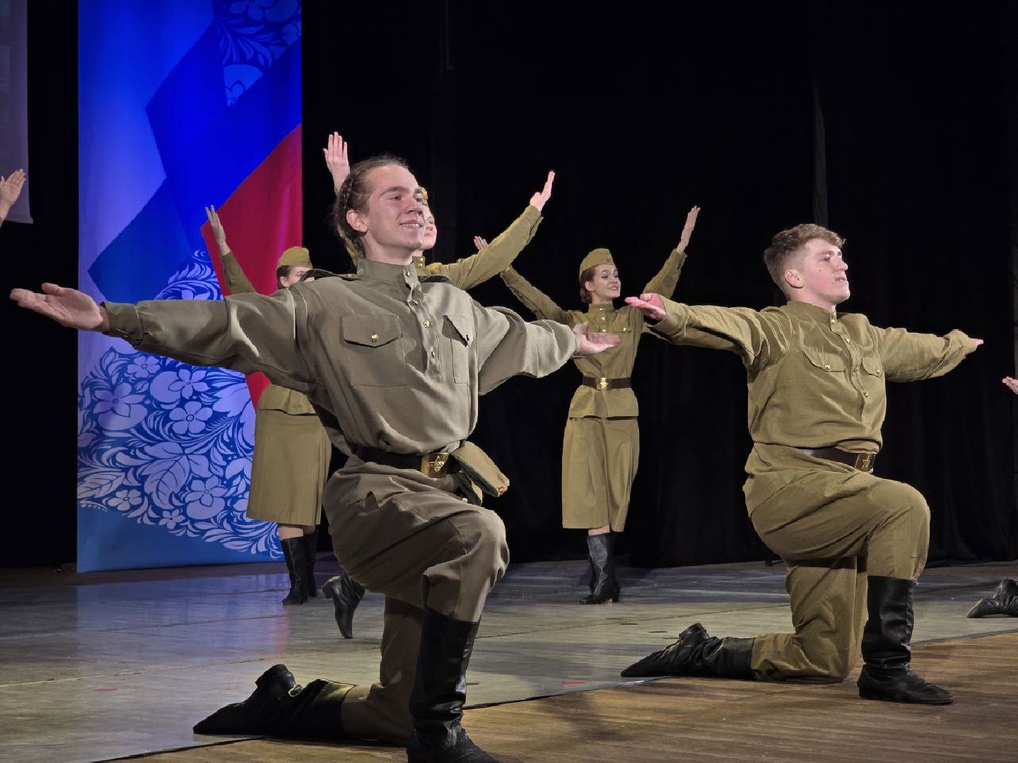 можайск, можайский муниципальный округ, подмосковье, день народного единства, праздник, женщина-герой 2025, общество, государственный праздник,