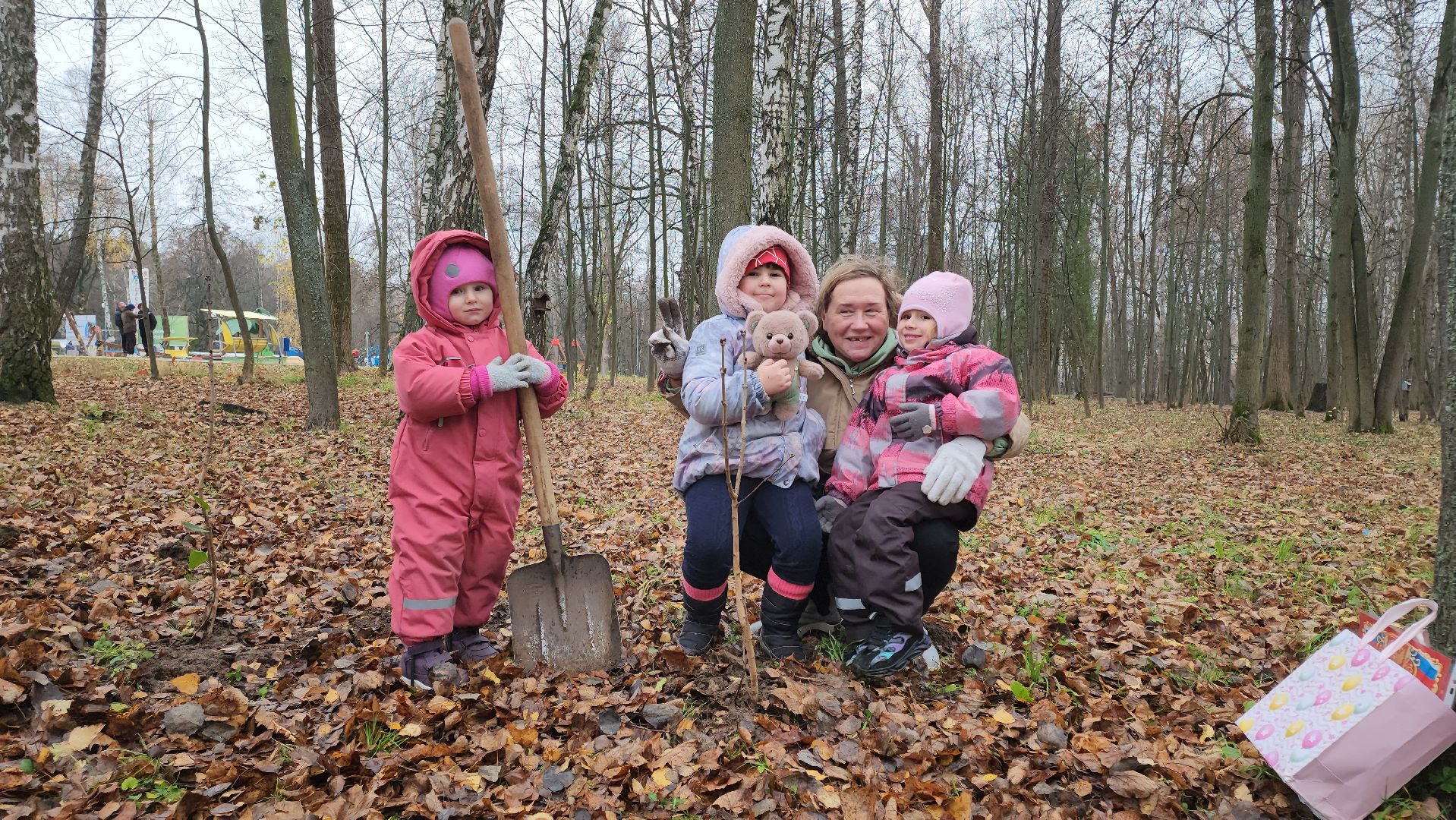 кашира, городской парк, высадка кустов, сирень, акция, волонтеры, молодая гвардия,