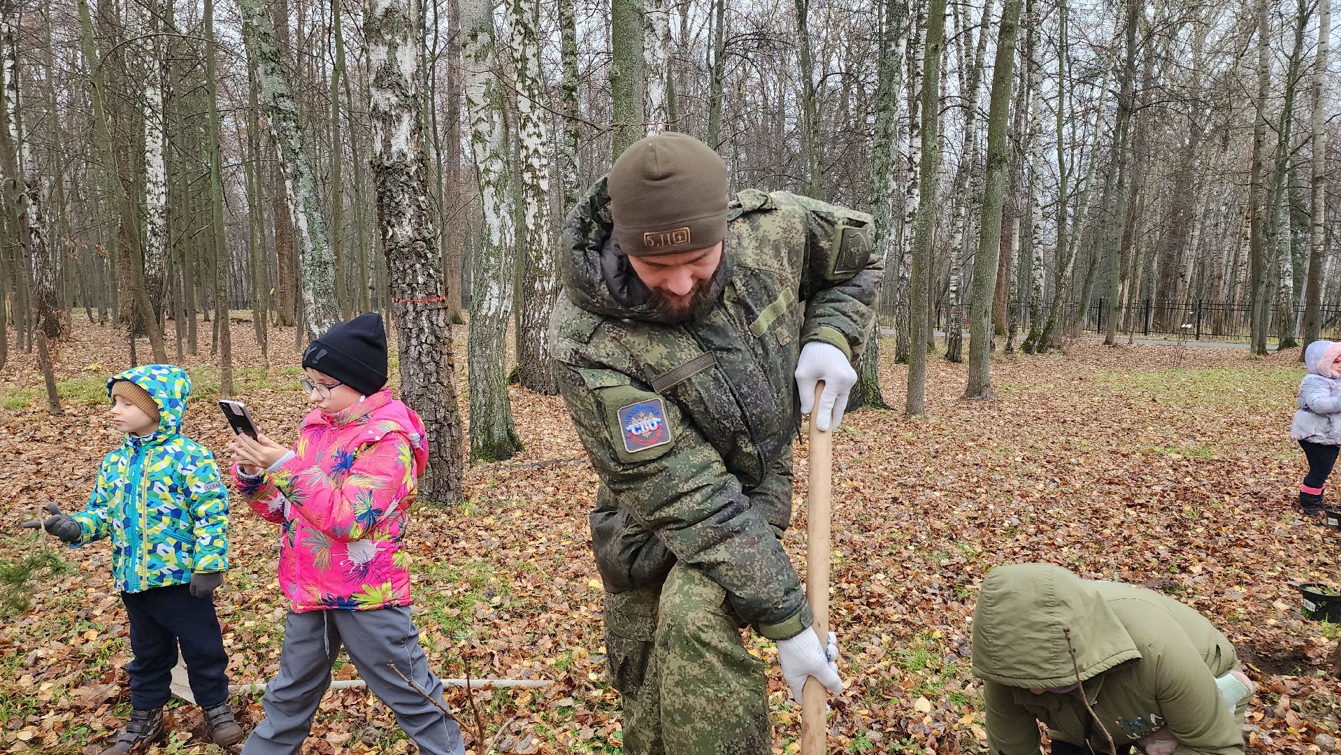 кашира, городской парк, высадка кустов, сирень, акция, волонтеры, молодая гвардия,