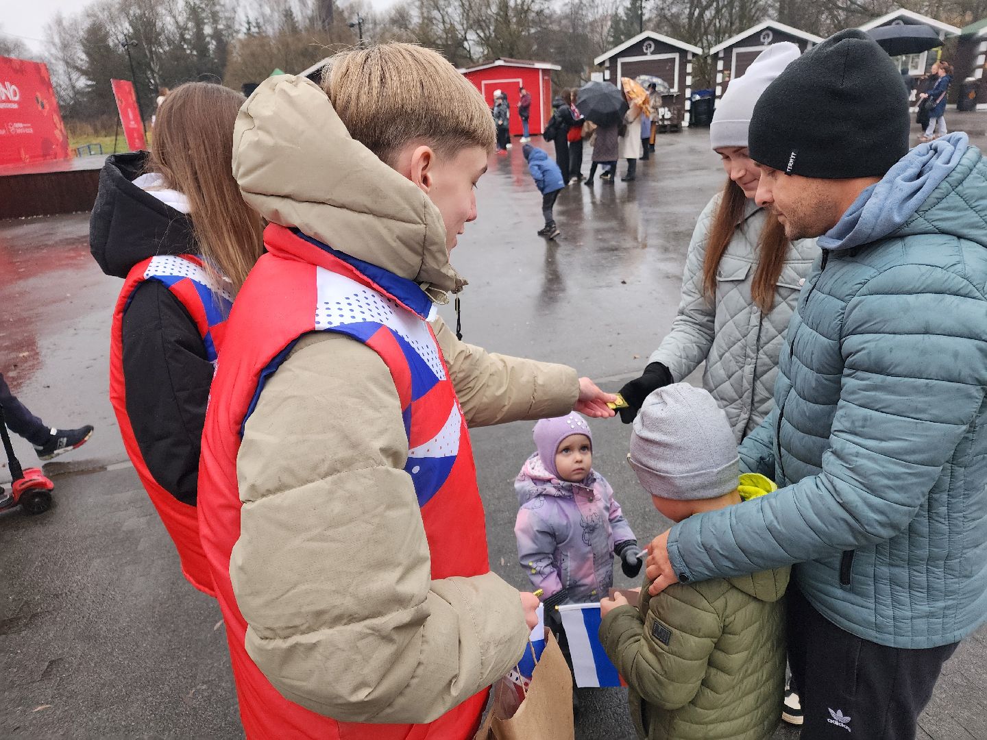 чехов, парк культуры и отдыха, день народного  единства, праздник, торжество, патриотические акции, флаг россии, флаги регионов россии, акция дружба народов, мастер-классы, конкурсы, исторический тест, волонтеры подмосковья, игровая программа, концерт,