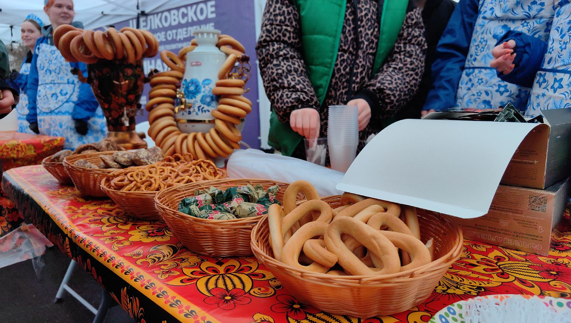 кокошник, кухня, яства, праздник, чай, баранки,