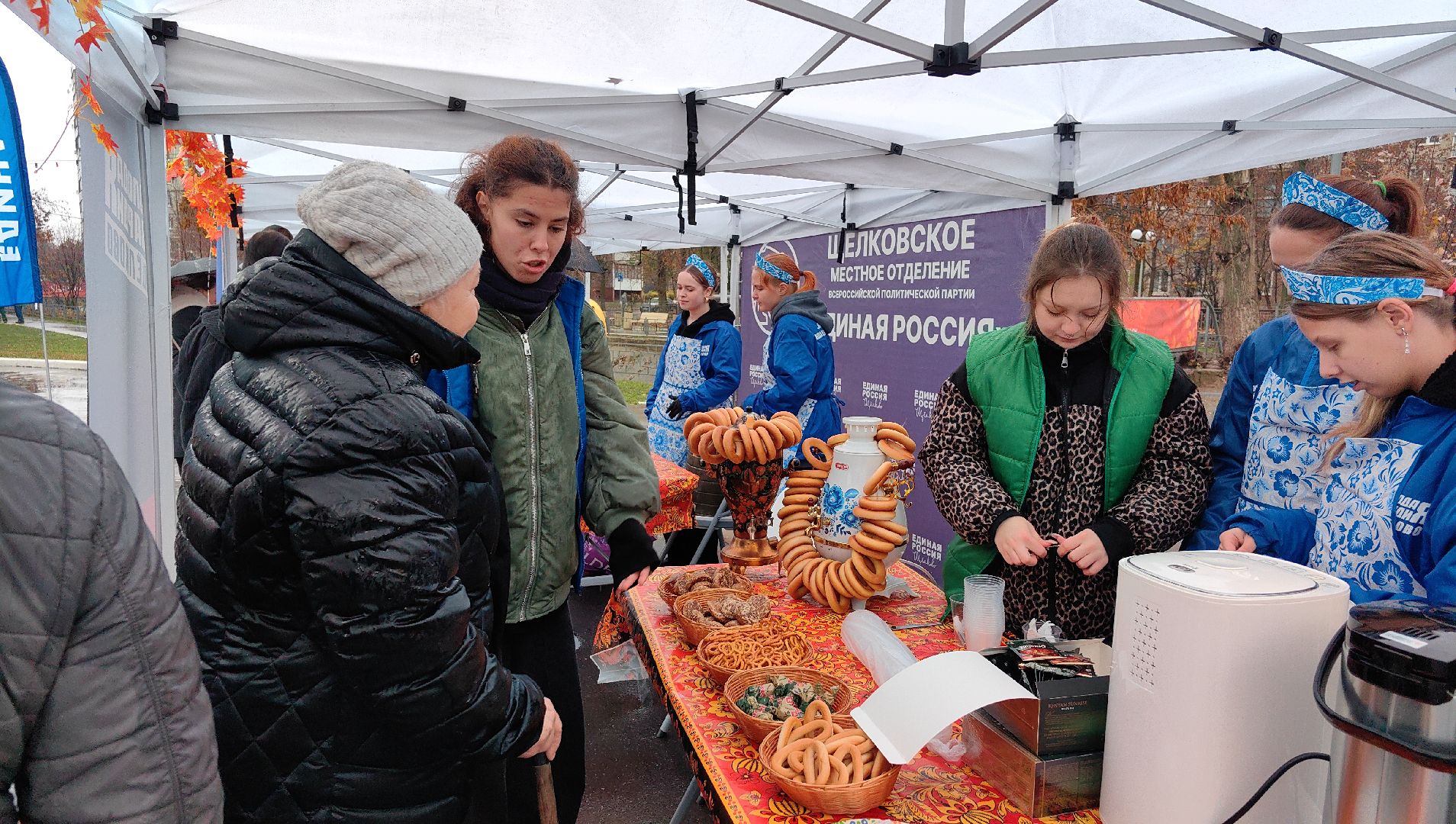 кокошник, кухня, яства, праздник, чай, баранки,