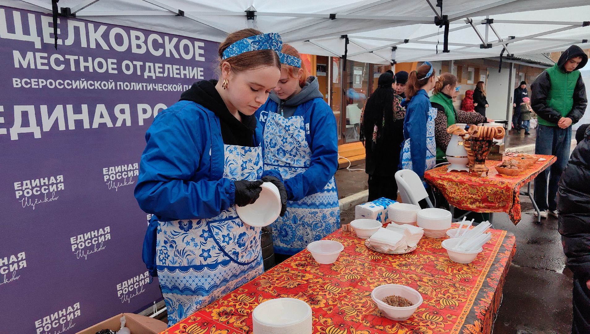 кокошник, кухня, яства, праздник, чай, баранки,