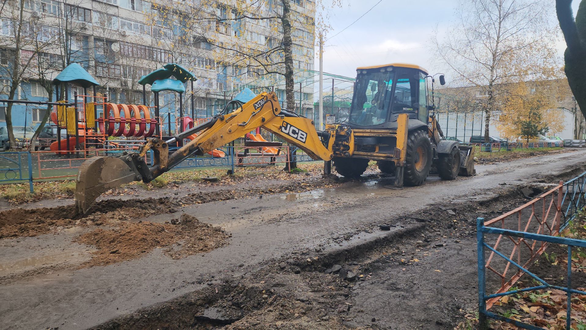 благоустройство двора, Лобня, установка бордюров,