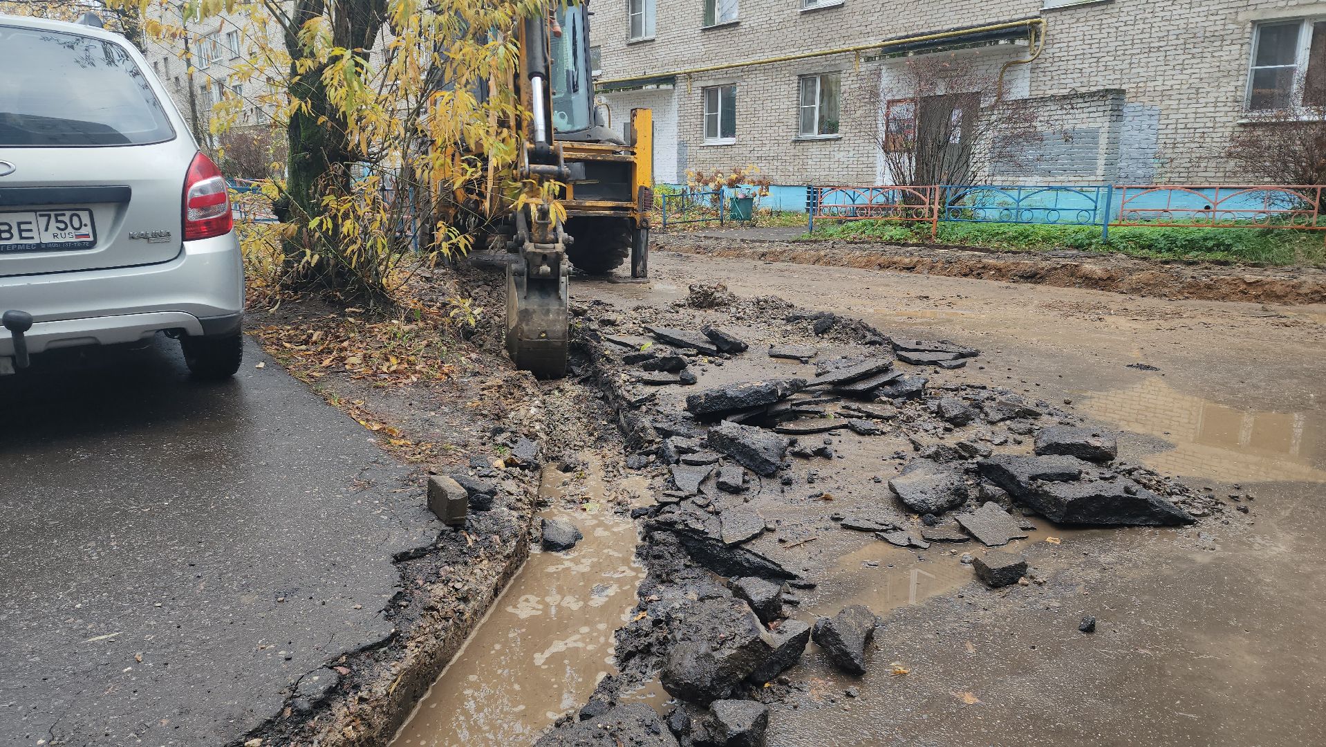 благоустройство двора, Лобня, установка бордюров,