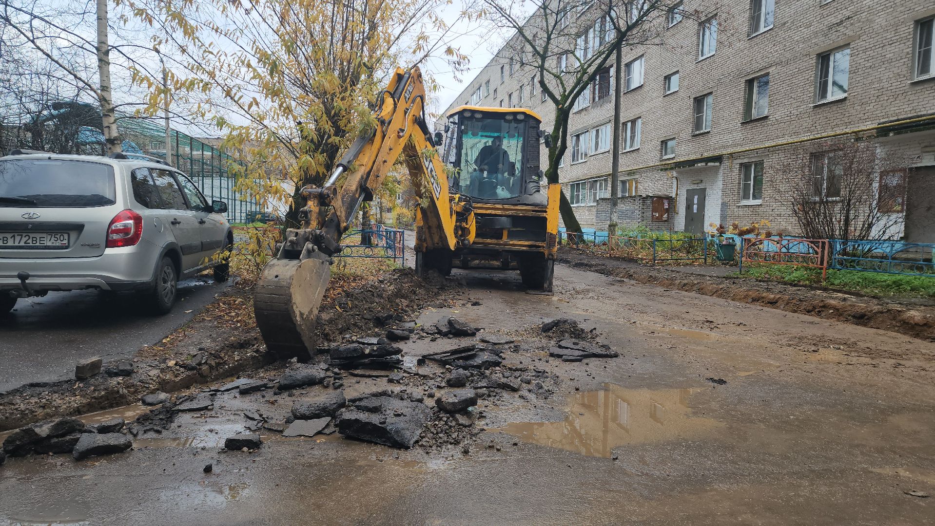 благоустройство двора, Лобня, установка бордюров,