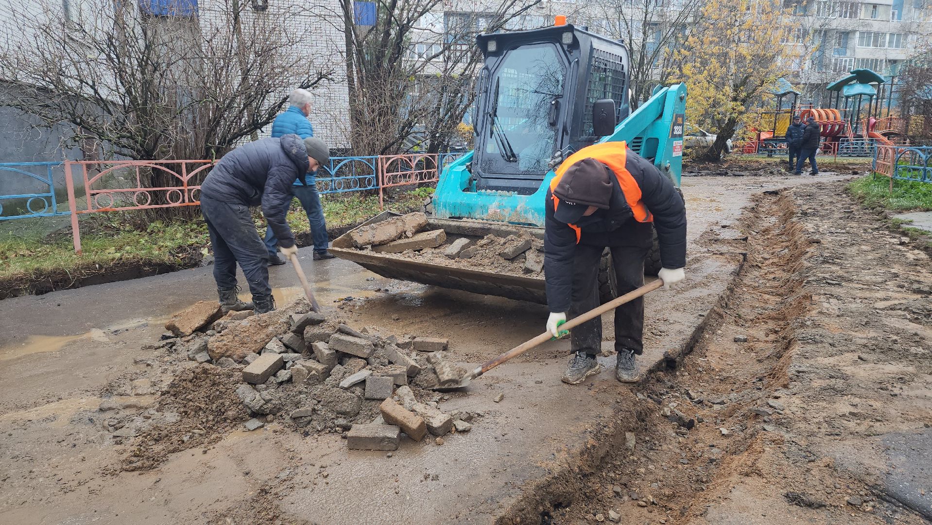 благоустройство двора, Лобня, установка бордюров,