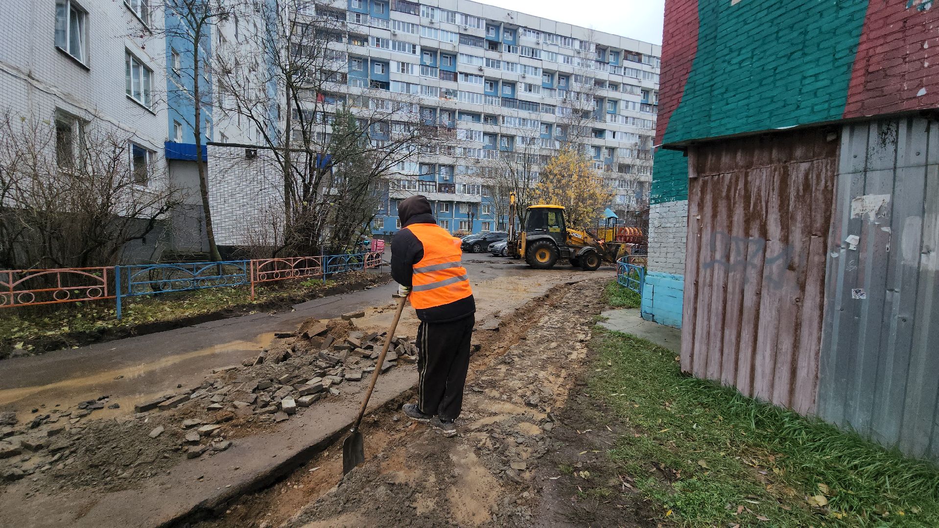 благоустройство двора, Лобня, установка бордюров,