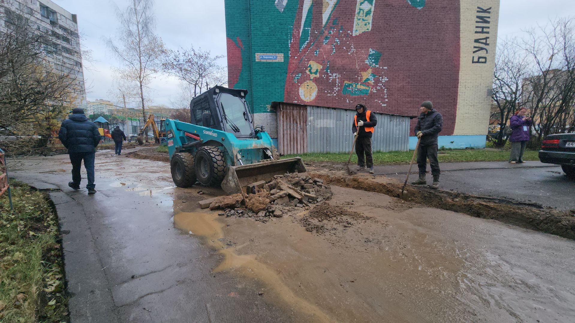 благоустройство двора, Лобня, установка бордюров,