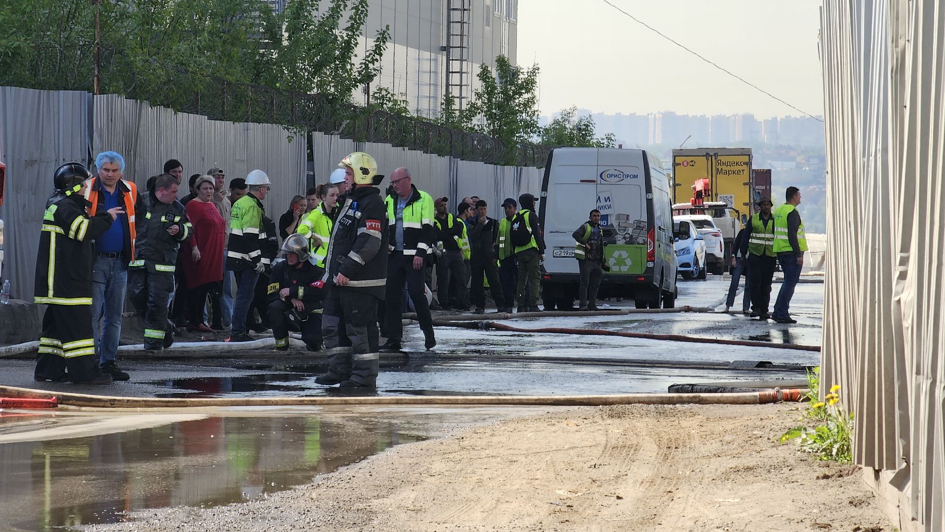 пожар, покрышки, склад, пожаротушение, МЧС, Дзержинский