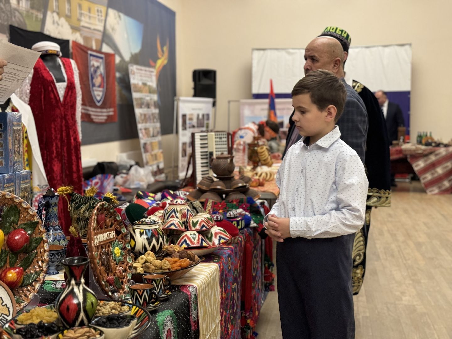 выставка достижений диаспор, диаспоры ленинского округа , дворец культуры видное,