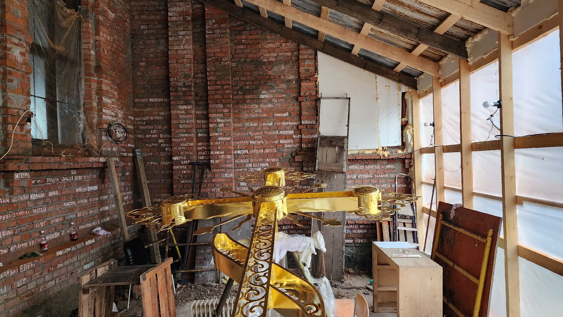 Крест, Храм, Лобня, Золочение креста,