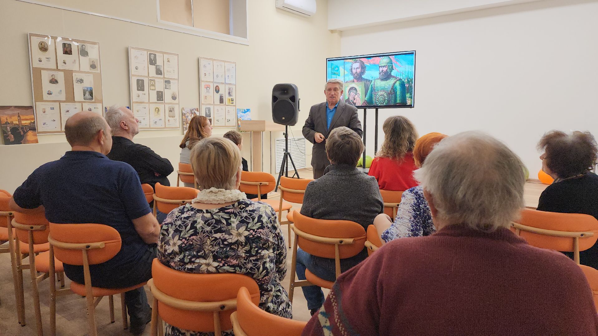 луховицы, выставка, библиотека им морозова, коллекционер,