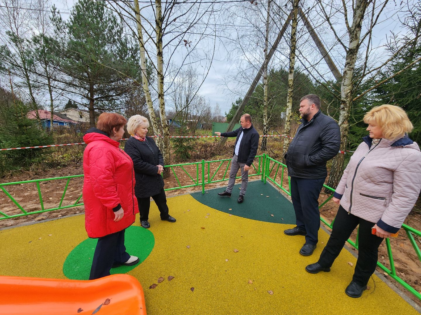 чехов, деревня костомарово, улица лесная, новая детская площадка, детская игровая площадка, игровой комплекс, проверка, инспекция, комиссия, первый заместитель главы округа, денис юрков, председатель совета депутатов, галина козина, депутат мособлдумы , татьяна никитас, программа инициативного бюджетирования,открытие, день матери,