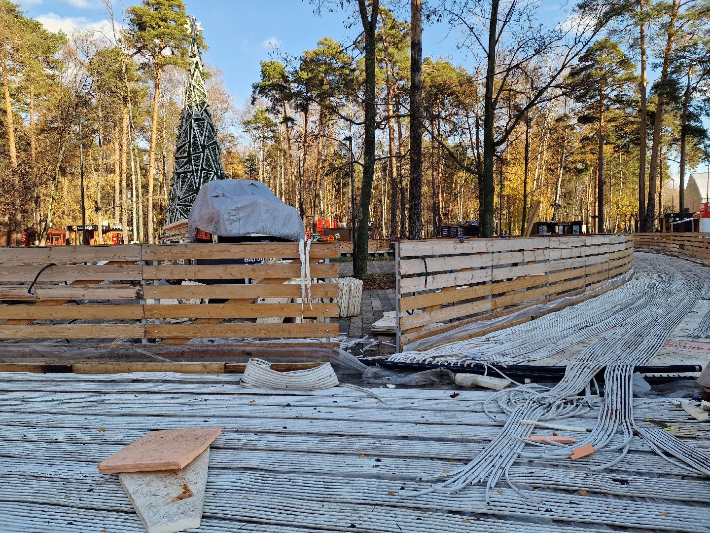 в парке пехорка балашихи устанавливают каток 2025, балашиха парк пехорка,