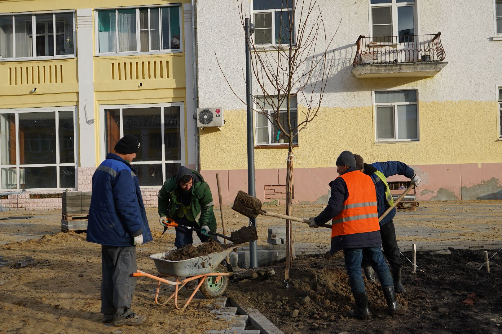 ступино, проспект Победы, благоустройство, новый фонтан, деревья, клены, яблони,