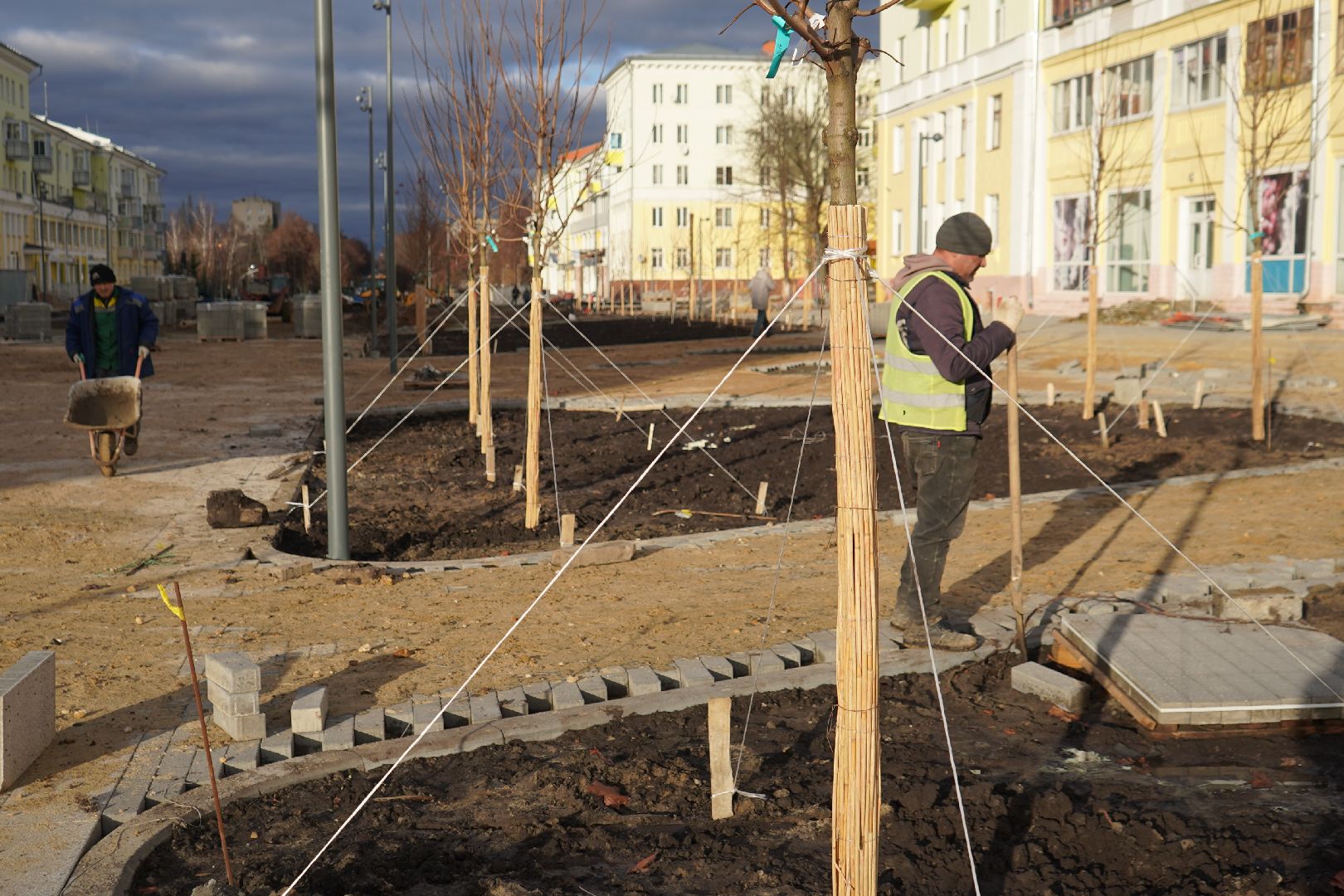 ступино, проспект Победы, благоустройство, новый фонтан, деревья, клены, яблони,