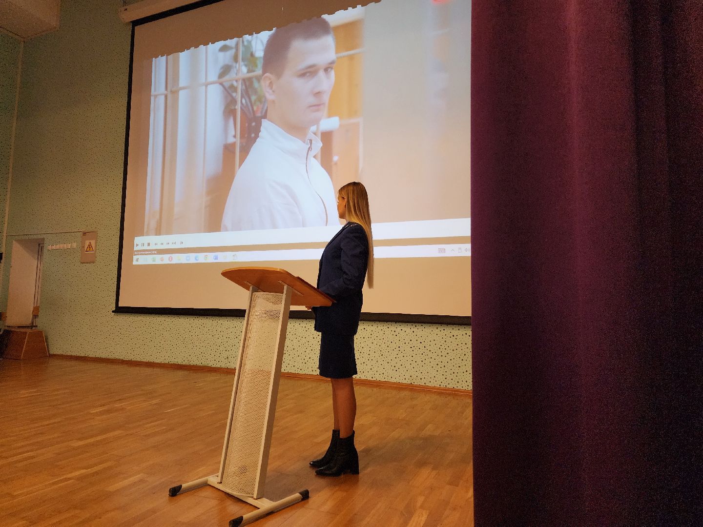 чехов,  поселок любучаны, средняя школа, встреча со школьниками, лекция, защита от телефонных мошенников, дистанционное мошенничество, кибербезопасность, способы защиты от мошенников, помощник прокурора екатерина сикорская,дропперство, дропперы, интернет-платформа роблокс, подставные лица, соучастники преступлений,