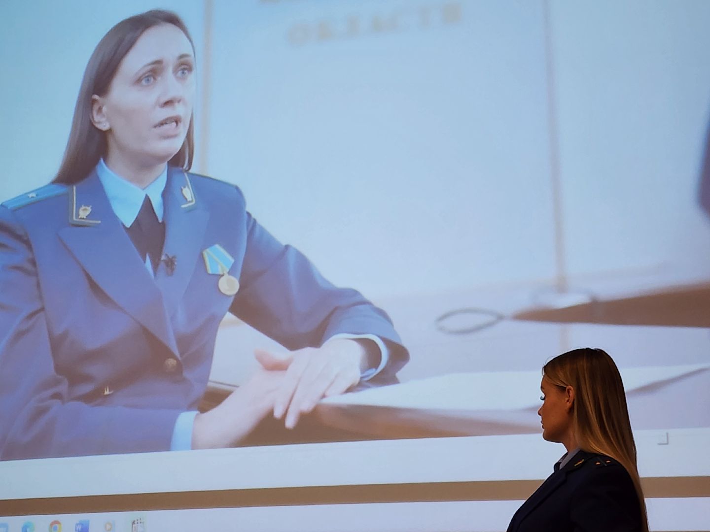 чехов,  поселок любучаны, средняя школа, встреча со школьниками, лекция, защита от телефонных мошенников, дистанционное мошенничество, кибербезопасность, способы защиты от мошенников, помощник прокурора екатерина сикорская,дропперство, дропперы, интернет-платформа роблокс, подставные лица, соучастники преступлений,