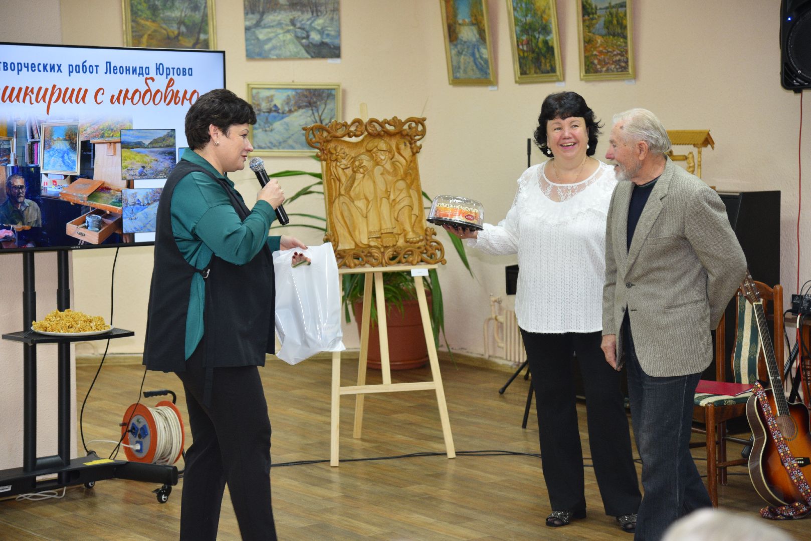 лотошино, лотошинская библиотека, открытие выставки,