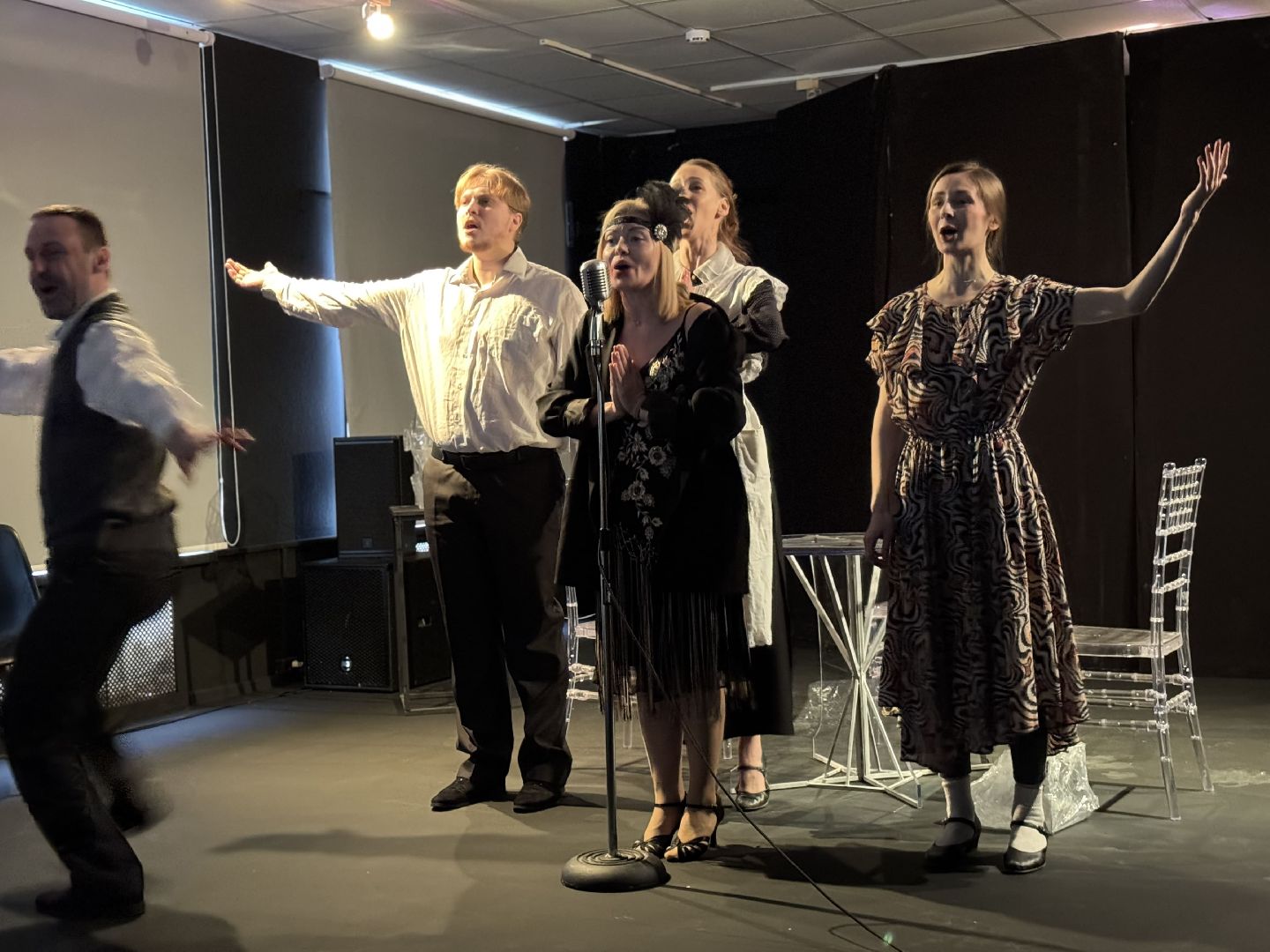 Сергиев Посад, театр Театральный ковчег в Дубраве, Стеклянный зверинец,