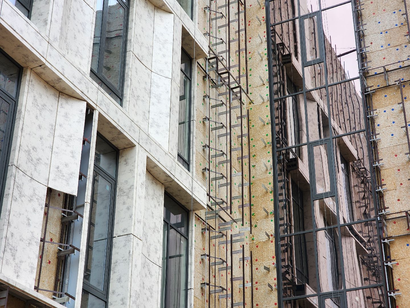 чехов,улица мира 4а, детская поликлиника, строительство, фасадные работы, утепление фасада, облицовка фасада, наружные стены, гидроизоляция, теплоизоляция, наружная отделка, остекление, окна и форточки, остекление дверей, стеклянные панели и блоки, погрузочные работы, внутренняя отделка помещений, инженерные сети, нацпроект здравоохранение, госпрограмма московской области,