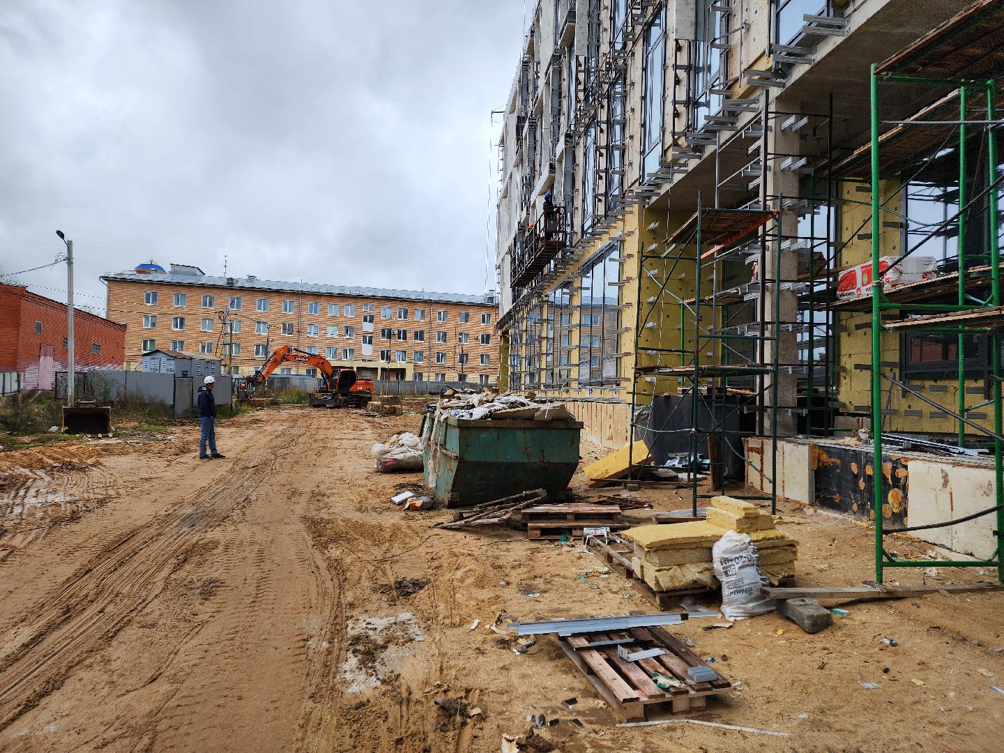 чехов,улица мира 4а, детская поликлиника, строительство, фасадные работы, утепление фасада, облицовка фасада, наружные стены, гидроизоляция, теплоизоляция, наружная отделка, остекление, окна и форточки, остекление дверей, стеклянные панели и блоки, погрузочные работы, внутренняя отделка помещений, инженерные сети, нацпроект здравоохранение, госпрограмма московской области,