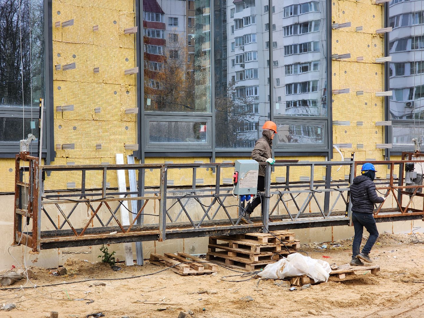 чехов,улица мира 4а, детская поликлиника, строительство, фасадные работы, утепление фасада, облицовка фасада, наружные стены, гидроизоляция, теплоизоляция, наружная отделка, остекление, окна и форточки, остекление дверей, стеклянные панели и блоки, погрузочные работы, внутренняя отделка помещений, инженерные сети, нацпроект здравоохранение, госпрограмма московской области,