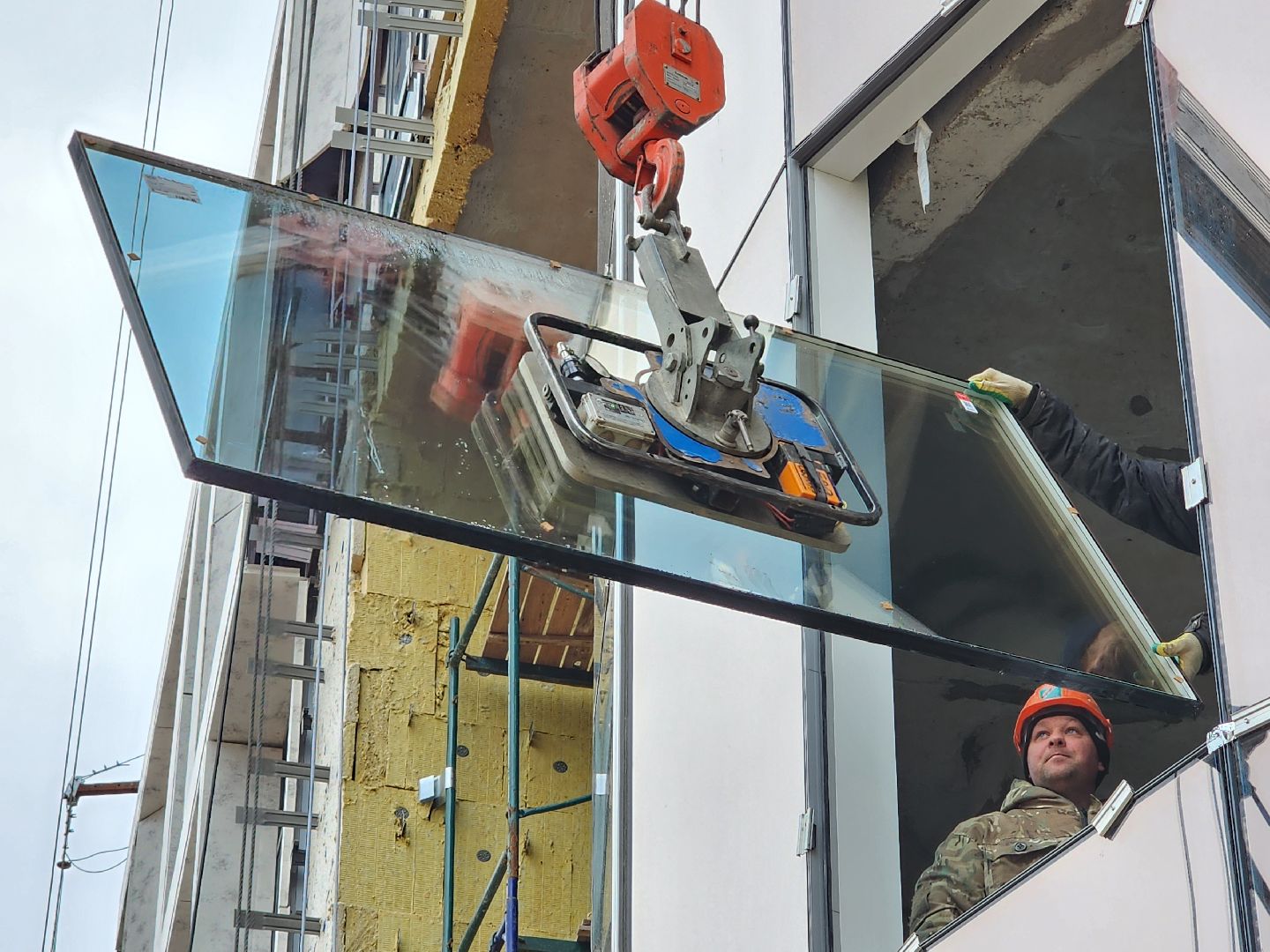 чехов, улица мира 4а, детская поликлиника, строительство, обустройство подоконников, оконные блоки, остекление дверей и форточек, фасадные работы, внутренняя отделка помещений, инженерные сети, нацпроект здравоохранение, госпрограмма московской области, строительство социальных объектов,погрузочные работы,откосы вокруг окон,