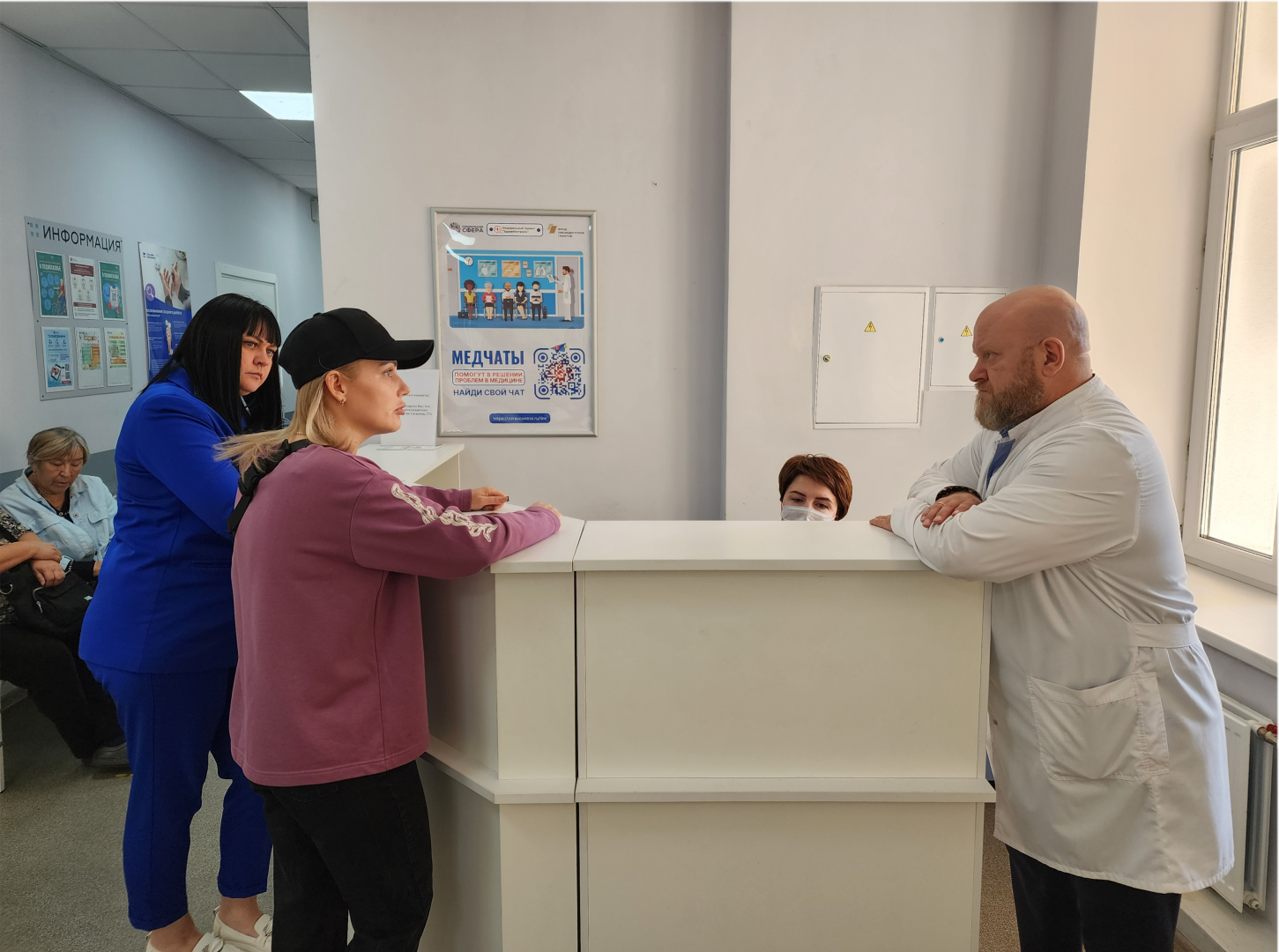 чехов, чеховская больница, поликлиники, главный врач андрей попов, горячая линия главврача, обращения пациентов, отдел качества, запись к врачам, вызов врача на дом, вакцинация, жалобы и проблемы, предложения, отзывы, терминалы, личный прием главврача, телефон 122, минздрав мо,